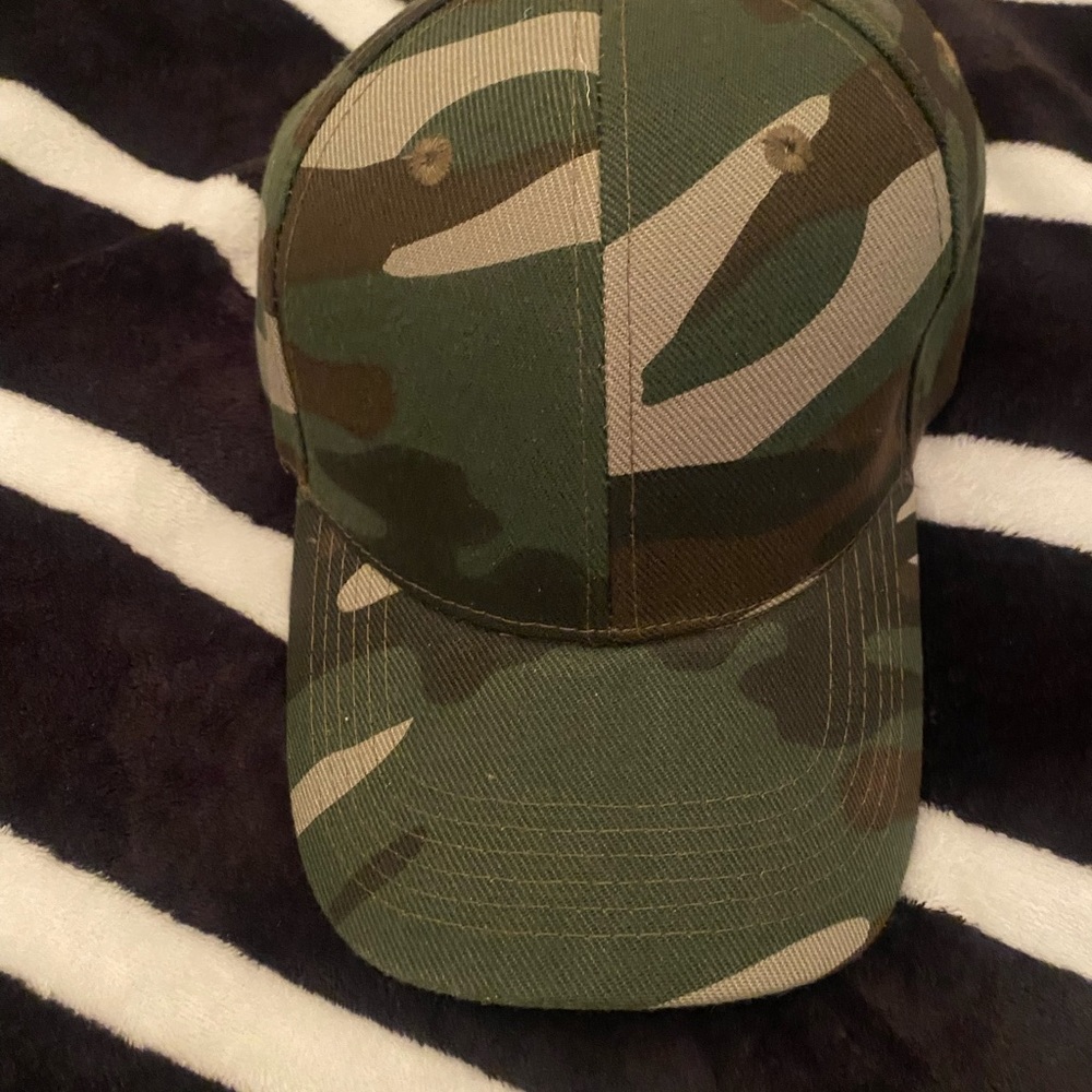 Camouflaged army hat nwt